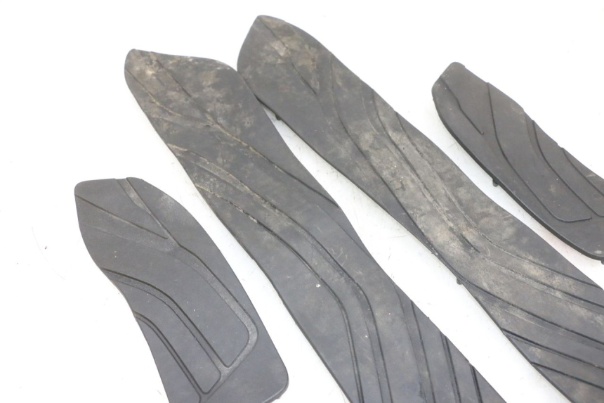 photo de TRITTBRETT VERKLEIDUNG GUMMI SUZUKI BURGMAN 650 (2013 - 2020)