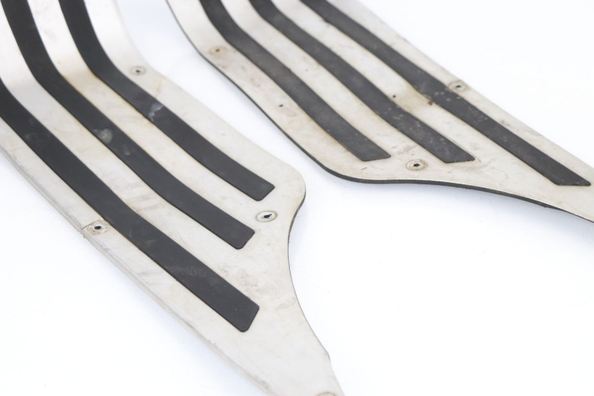 photo de TRITTBRETT VERKLEIDUNG GUMMI GOWINN DOLCE VITA 125 (2007 - 2013)