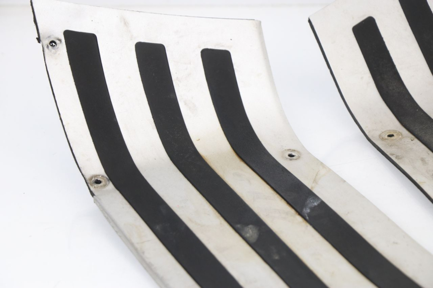 photo de TRITTBRETT VERKLEIDUNG GUMMI GOWINN DOLCE VITA 125 (2007 - 2013)