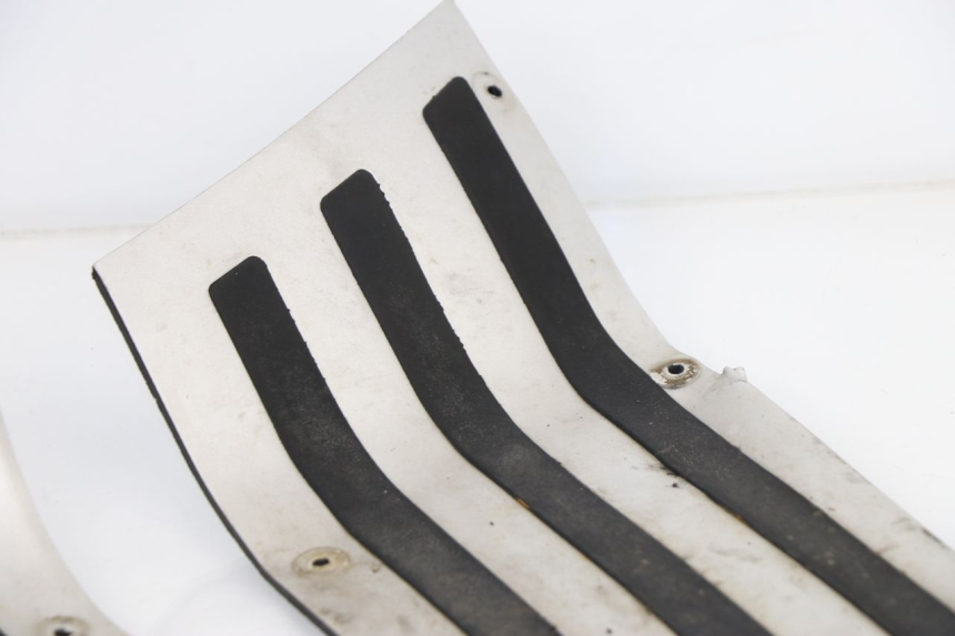 photo de TRITTBRETT VERKLEIDUNG GUMMI GOWINN DOLCE VITA 125 (2007 - 2013)