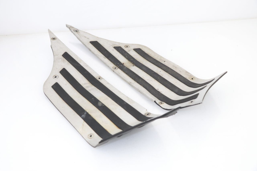 photo de TRITTBRETT VERKLEIDUNG GUMMI GOWINN DOLCE VITA 125 (2007 - 2013)