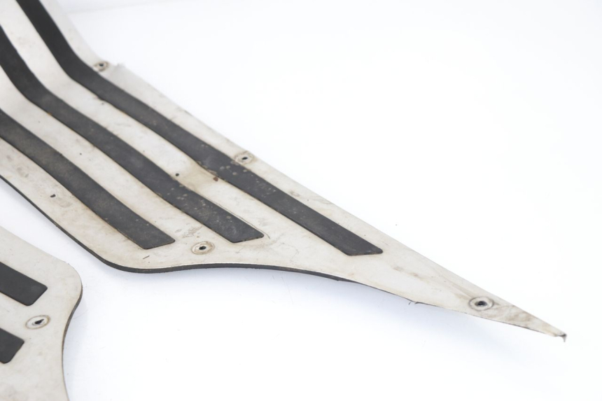 photo de TRITTBRETT VERKLEIDUNG GUMMI GOWINN DOLCE VITA 125 (2007 - 2013)