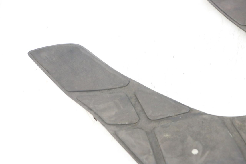 photo de TRITTBRETT VERKLEIDUNG GUMMI KYMCO GRAND DINK 125 (2002 - 2007)