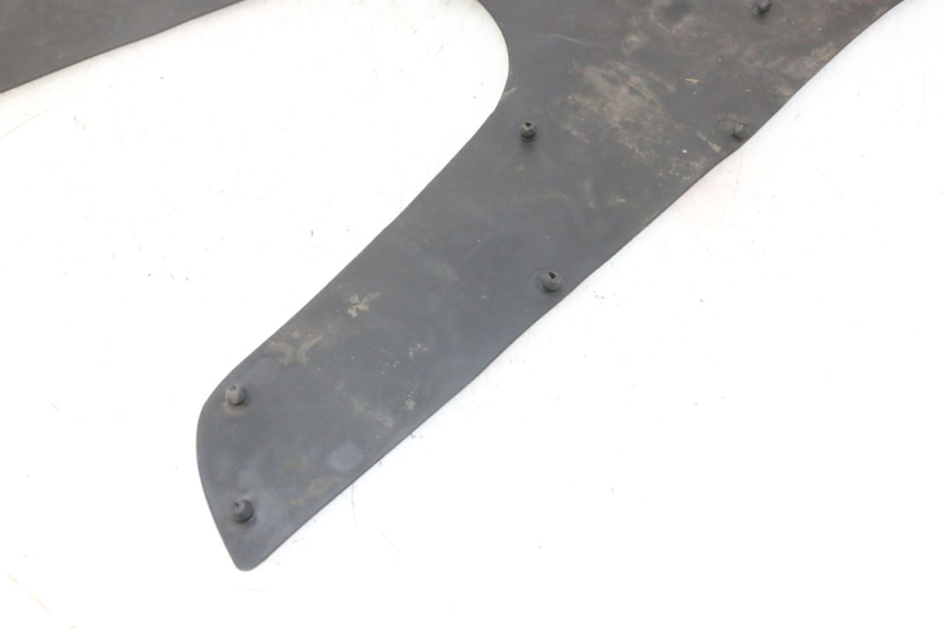 photo de TRITTBRETT VERKLEIDUNG GUMMI KYMCO GRAND DINK 125 (2002 - 2007)