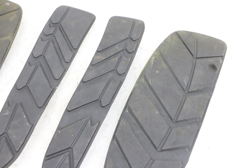 photo de TRITTBRETT VERKLEIDUNG GUMMI SYM GTS EVO 125 (2009 - 2013) - Oberflächenzustand und Material