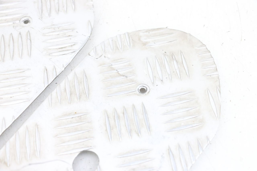 photo de FUßRAUMMATTE PEUGEOT KISBEE 4T 50 (2018 - 2022) - Details der Befestigungspunkte