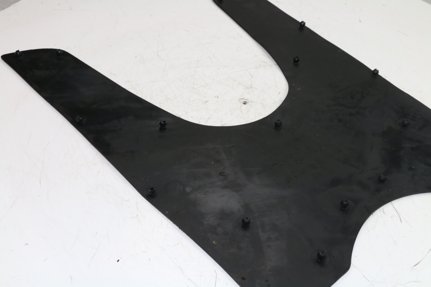 photo de TRITTBRETT VERKLEIDUNG GUMMI KYMCO GRAND DINK 125 (2002 - 2007)