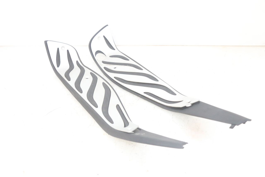 photo de TRITTBRETT VERKLEIDUNG GUMMI PIAGGIO MP3 HPE 300 (2019 - 2026) - Hauptansicht