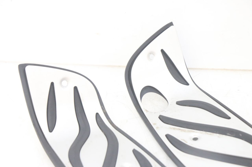 photo de TRITTBRETT VERKLEIDUNG GUMMI PIAGGIO MP3 HPE 300 (2019 - 2026) - Detaillierte Sichtprüfung