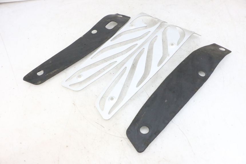 photo de TRITTBRETT VERKLEIDUNG GUMMI PIAGGIO MP3 500 (2016 - 2018) - Alternative Perspektive