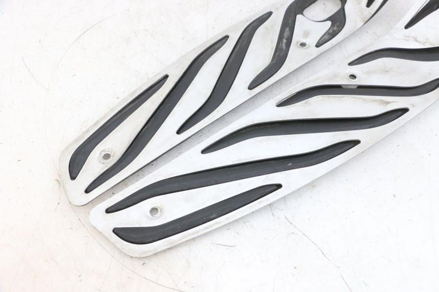 photo de TRITTBRETT VERKLEIDUNG GUMMI PIAGGIO MP3 500 (2016 - 2018) - Technische Nahaufnahme