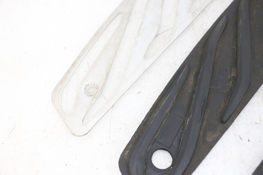 photo de TRITTBRETT VERKLEIDUNG GUMMI PIAGGIO MP3 500 (2016 - 2018) - Geprüftes Gebrauchtteil