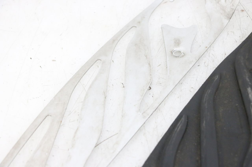 photo de TRITTBRETT VERKLEIDUNG GUMMI PIAGGIO MP3 500 (2016 - 2018) - Kennzeichnungen und Originalreferenzen