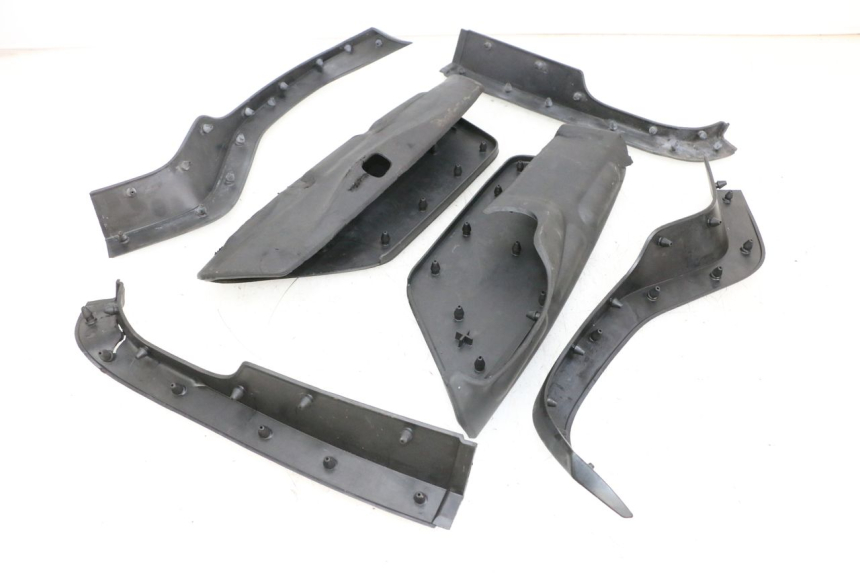 photo de TRITTBRETT VERKLEIDUNG GUMMI YAMAHA NEO'S CORE 1 (2022 - 2026) - Hauptansicht