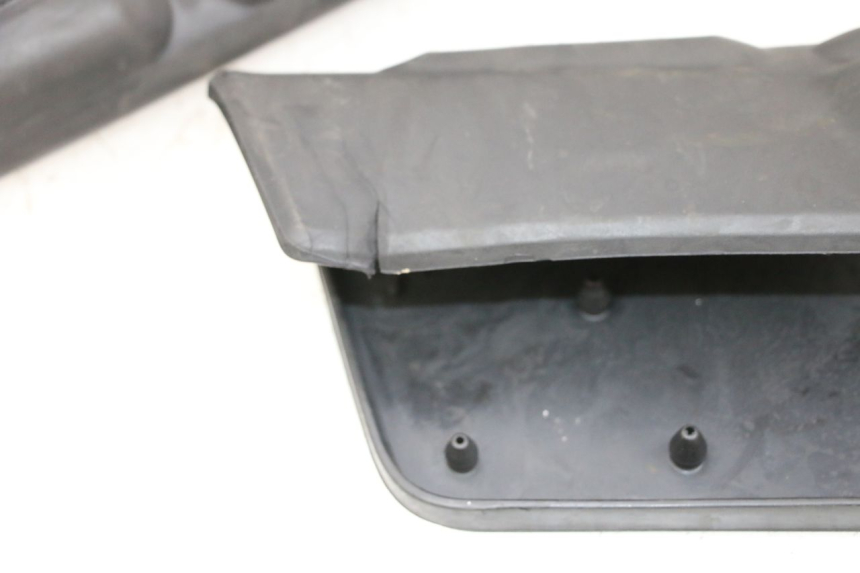 photo de TRITTBRETT VERKLEIDUNG GUMMI YAMAHA NEO'S CORE 1 (2022 - 2026) - Alternative Perspektive