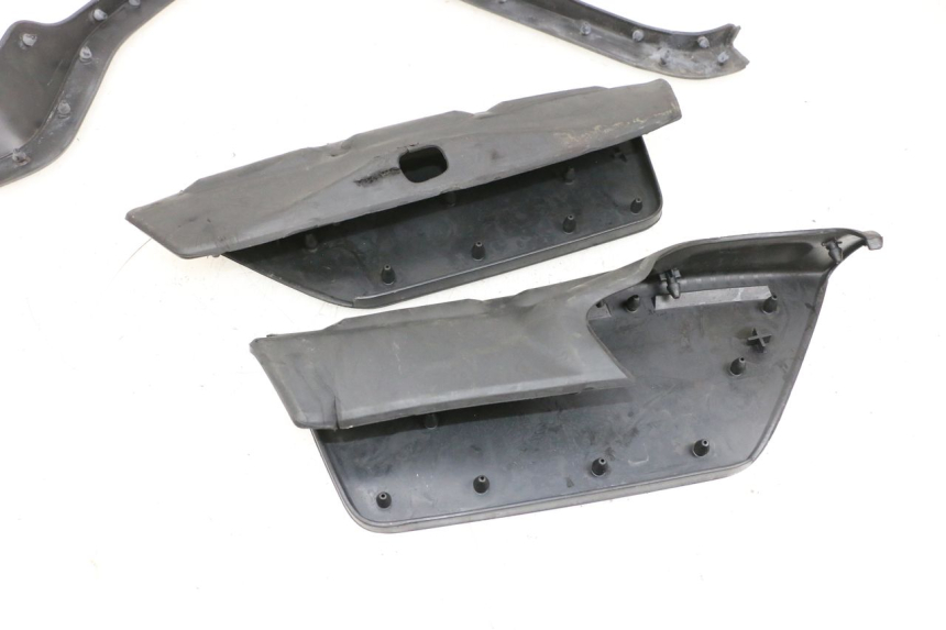 photo de TRITTBRETT VERKLEIDUNG GUMMI YAMAHA NEO'S CORE 1 (2022 - 2026) - Kennzeichnungen und Originalreferenzen