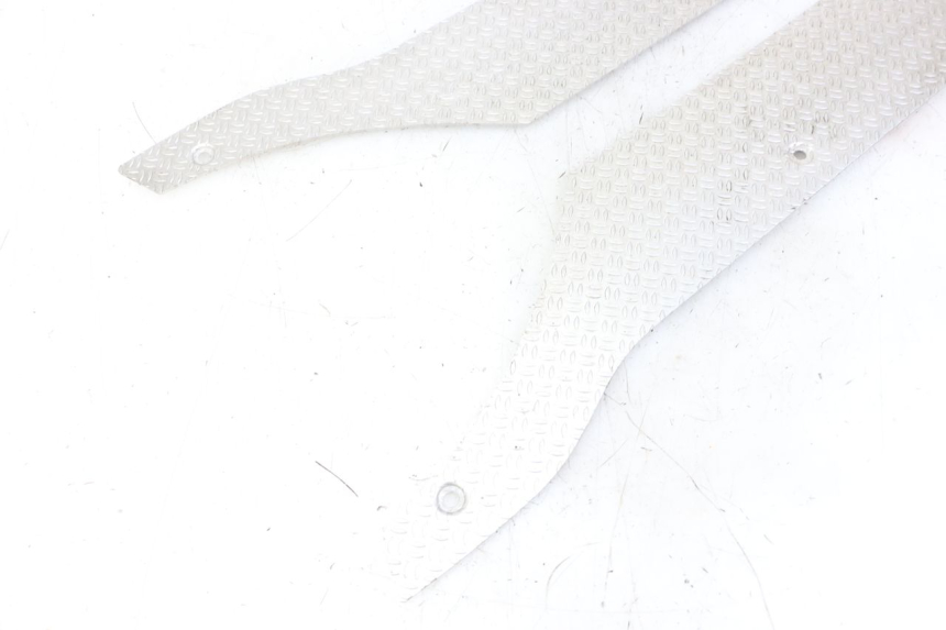 photo de TRITTBRETT VERKLEIDUNG GUMMI PIAGGIO NRG POWER PUREJET 50 (2018 - 2021)