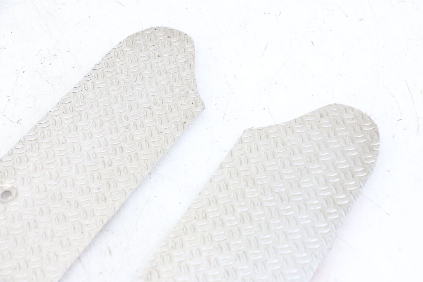 photo de TRITTBRETT VERKLEIDUNG GUMMI PIAGGIO NRG POWER PUREJET 50 (2018 - 2021)