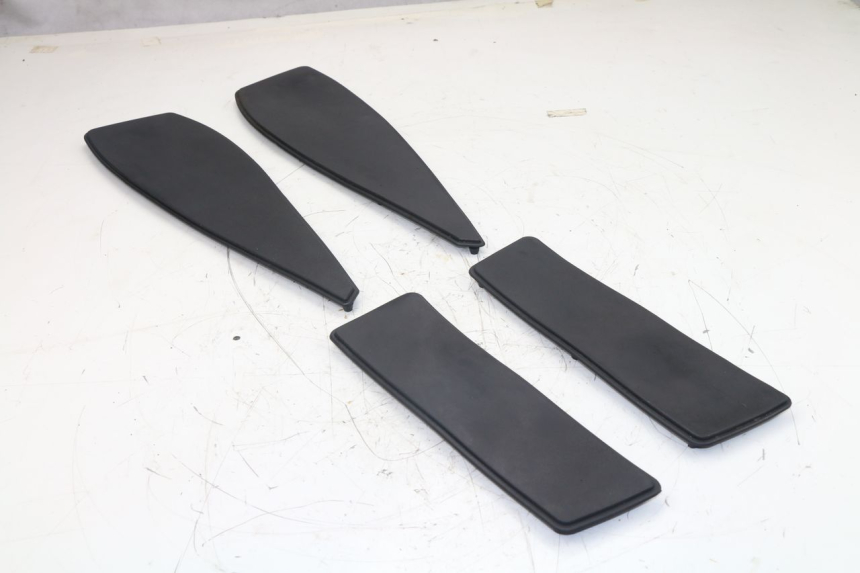 photo de TRITTBRETT VERKLEIDUNG GUMMI PEUGEOT SATELIS 125 (2013 - 2018)