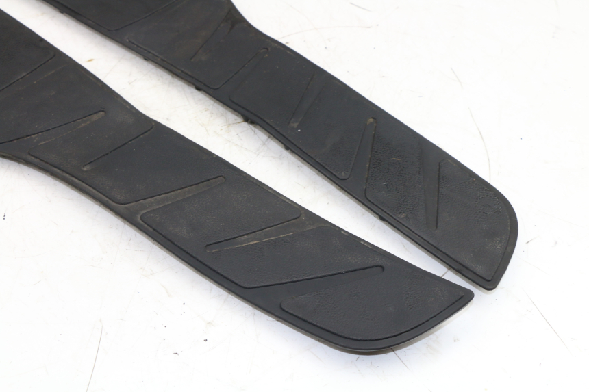 photo de TRITTBRETT VERKLEIDUNG GUMMI PIAGGIO XEVO - X EVO 125 (2007 - 2016)