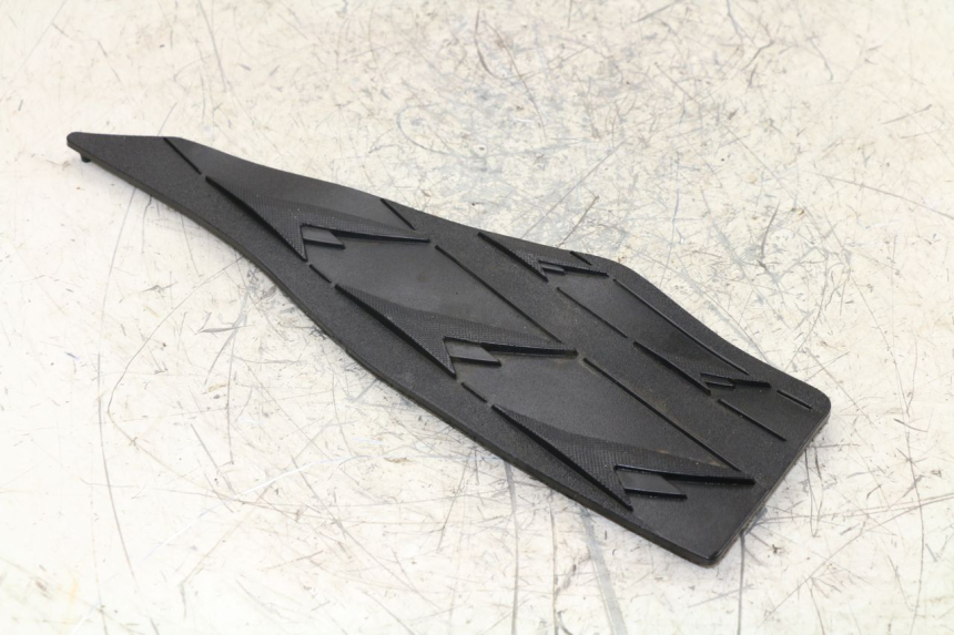 photo de TRITTBRETT VERKLEIDUNG GUMMI RIEJU RS SPORT NAKED 50 (2013 - 2018)