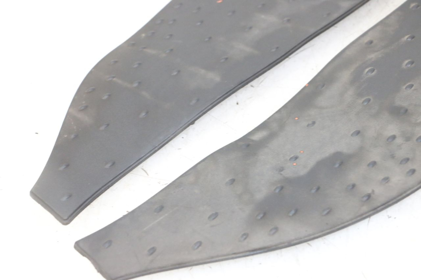 photo de TRITTBRETT VERKLEIDUNG GUMMI APRILIA SCARABEO GT TOURING 125 (1999 - 2005)