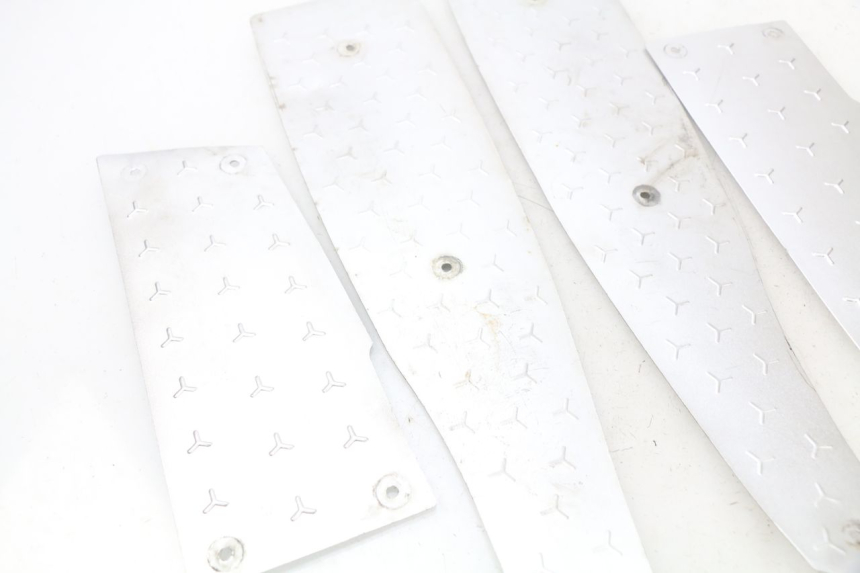 photo de TRITTBRETT VERKLEIDUNG GUMMI RAZZO STEED 125 (2012 - 2018)