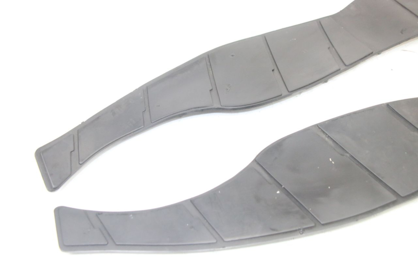 photo de TRITTBRETT VERKLEIDUNG GUMMI SUZUKI BURGMAN 125 (2015 - 2017)