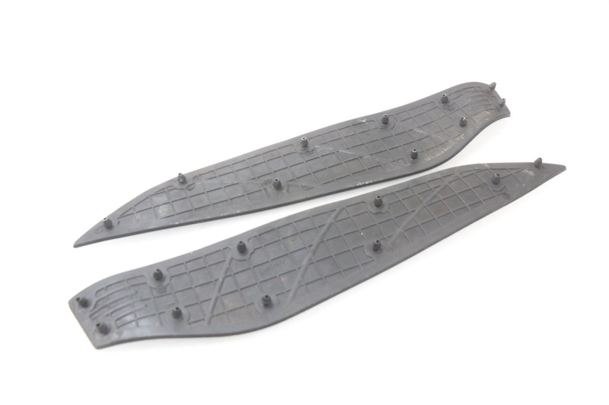 photo de TRITTBRETT VERKLEIDUNG GUMMI YAMAHA XMAX X-MAX 125 (2006 - 2009)