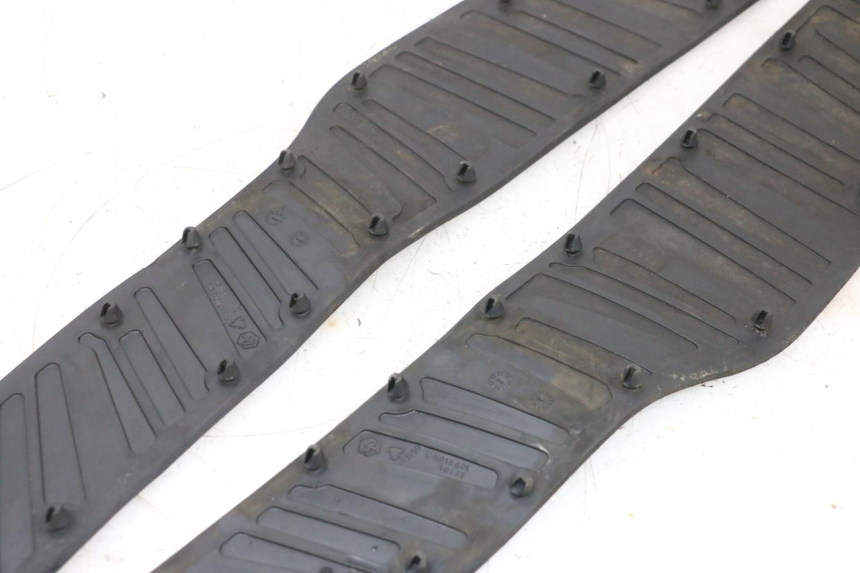 photo de TRITTBRETT VERKLEIDUNG GUMMI PIAGGIO X8 125 (2004 - 2007) - Alternative Perspektive