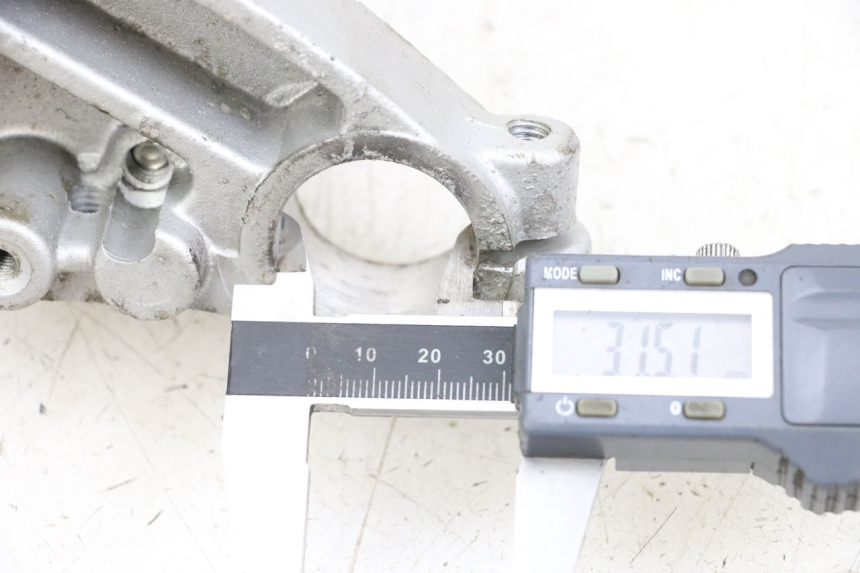 photo de GABELBRÃœCKE OBEN HYOSUNG GF 125 (2001 - 2005)