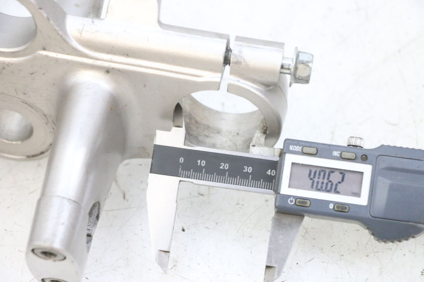 photo de GABELBRÃœCKE OBEN SUZUKI GSF N BANDIT 600 (1996 - 1999) - Detailansicht des Bauteils