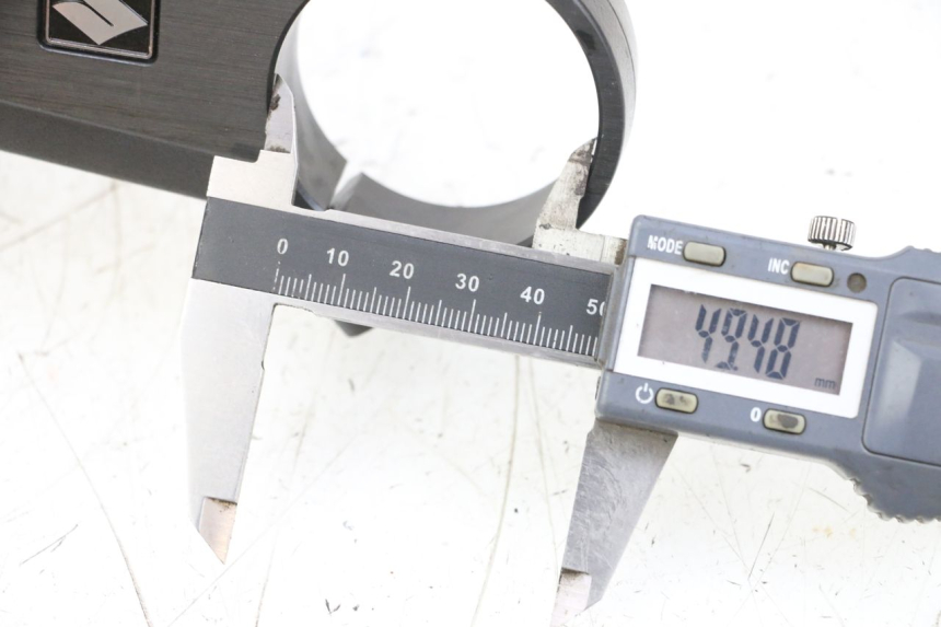 photo de GABELBRÃœCKE OBEN SUZUKI GSXR GSX-R 1000 (2003 - 2004) - Detailansicht des Bauteils