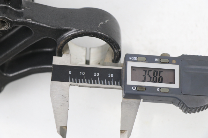 photo de GABELBRÃœCKE OBEN DERBI SENDA SM DRD 50 (2008 - 2013)