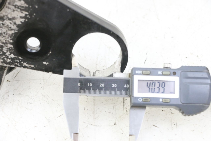 photo de GABELBRÃœCKE OBEN YAMAHA FZS FAZER 600 (2001 - 2003)