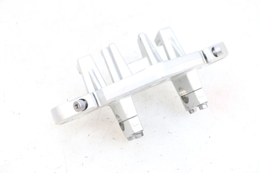 photo de GABELBRÃœCKE OBEN KAWASAKI ZR 7 750 (1999 - 2001) - Zoom auf Gebrauchszustand