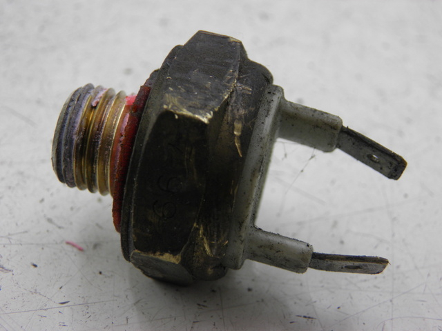 photo de THERMOSCHALTER PIAGGIO LX 125 (1998 - 2000) - Zoom auf Gebrauchszustand