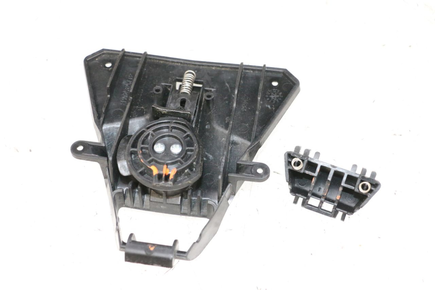 photo de KOFFER YAMAHA NEO'S CORE 1 (2022 - 2026) - Details der Befestigungspunkte