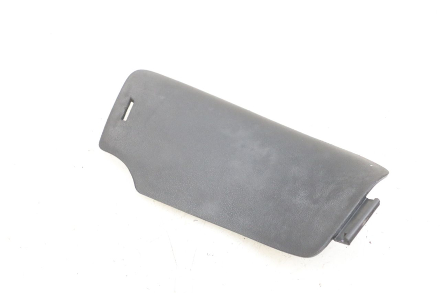 photo de RECHTE INSPEKTIONSLUKE PEUGEOT ELYSEO 125 (1999 - 2004) - Zoom auf Gebrauchszustand