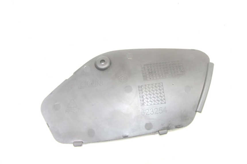 photo de RECHTS REVISIONSDECKEL PIAGGIO MP3 500 (2014 - 2016)