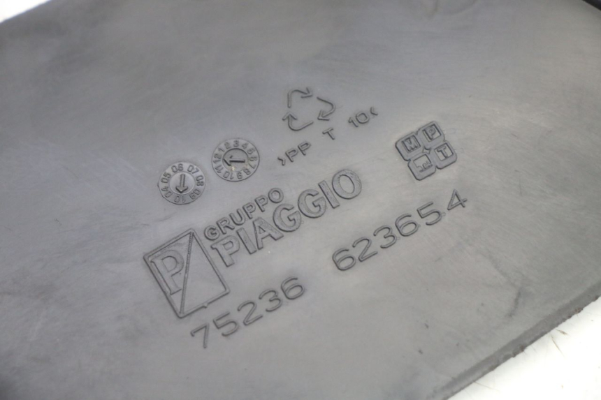 photo de LINKE INSPEKTIONSÖFFNUNGSKLAPPE PIAGGIO XEVO - X EVO 125 (2007 - 2016)