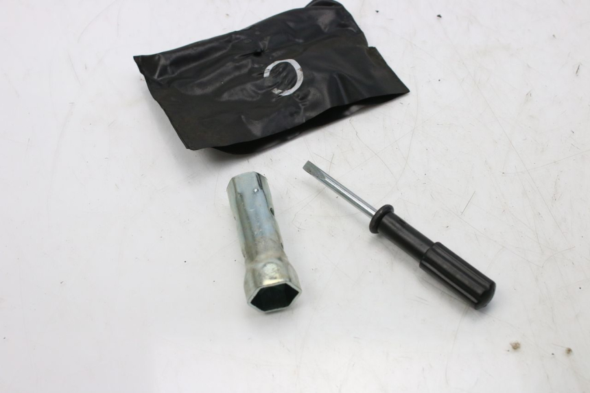 photo de WERKZEUGSET PIAGGIO FLY 2T 50 (2004 - 2017)