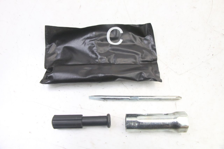 photo de WERKZEUGSET PIAGGIO ZIP 2T 50 (2009 - 2019)
