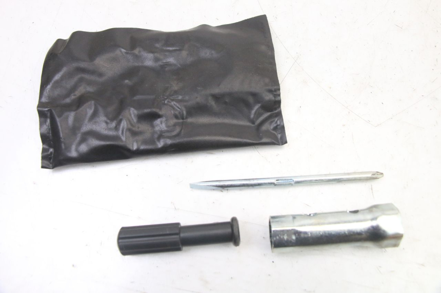 photo de WERKZEUGSET PIAGGIO ZIP 2T 50 (2009 - 2019)