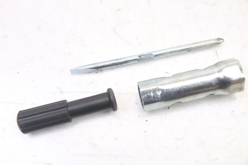 photo de WERKZEUGSET PIAGGIO ZIP 2T 50 (2009 - 2019)