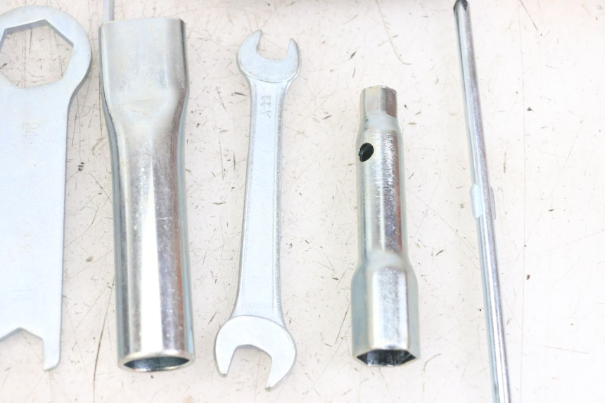 photo de WERKZEUG ROYAL ENFIELD SCRAM 411 (2022 - 2024)