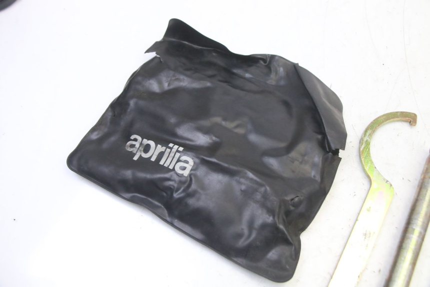 photo de WERKZEUG APRILIA SCARABEO GT TOURING 125 (1999 - 2005)