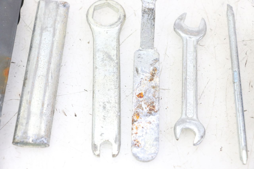 photo de WERKZEUGSET HONDA SCV LEAD 100 (2003 - 2007)