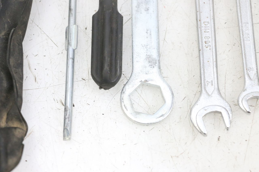 photo de WERKZEUG YAMAHA TZR 50 (2008 - 2016) - Details der Befestigungspunkte