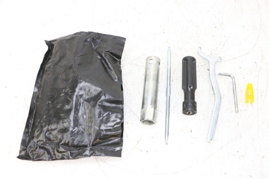 photo de WERKZEUG PIAGGIO VESPA GTS SUPER IE 125 (2009 - 2016) - Hauptansicht